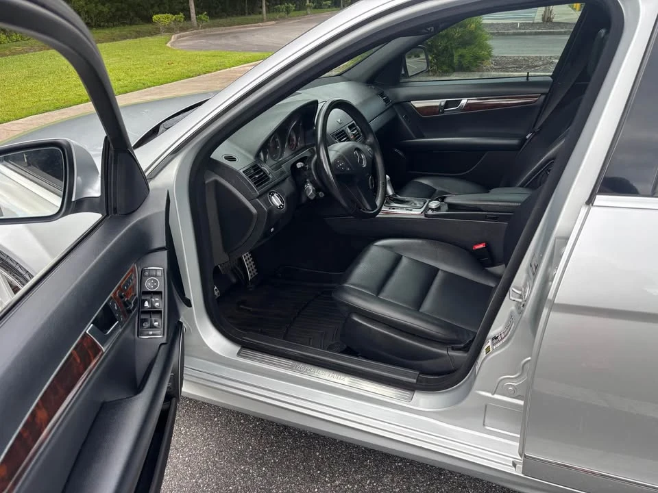 2009 Mercedes-Benz W204 C-Class - Image 14 of 17