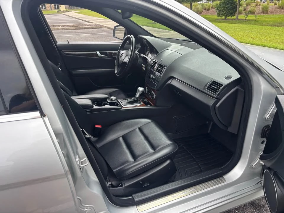 2009 Mercedes-Benz W204 C-Class - Image 15 of 17