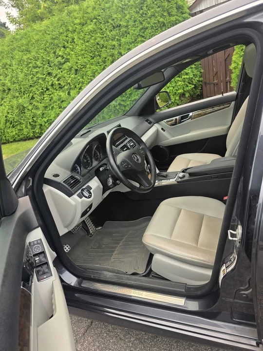 2009 Mercedes-Benz W204 C-Class - Image 8 of 12