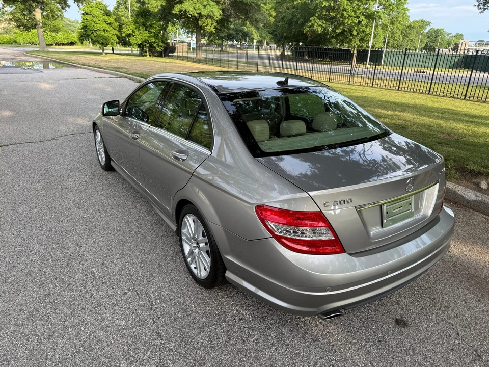 2009 Mercedes-Benz W204 C-Class - Image 8 of 31