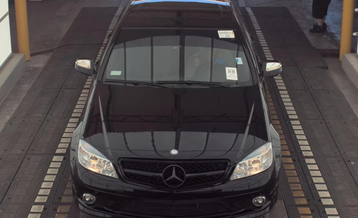 2009 Mercedes-Benz W204 C-Class - Image 2 of 11
