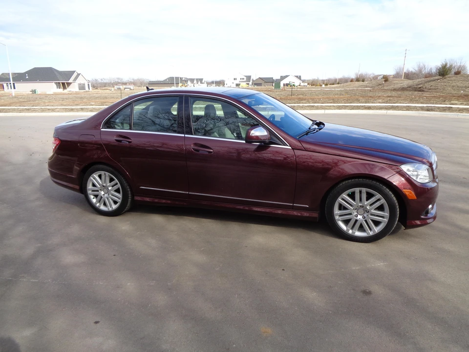 2009 Mercedes-Benz W204 C-Class - Image 11 of 31