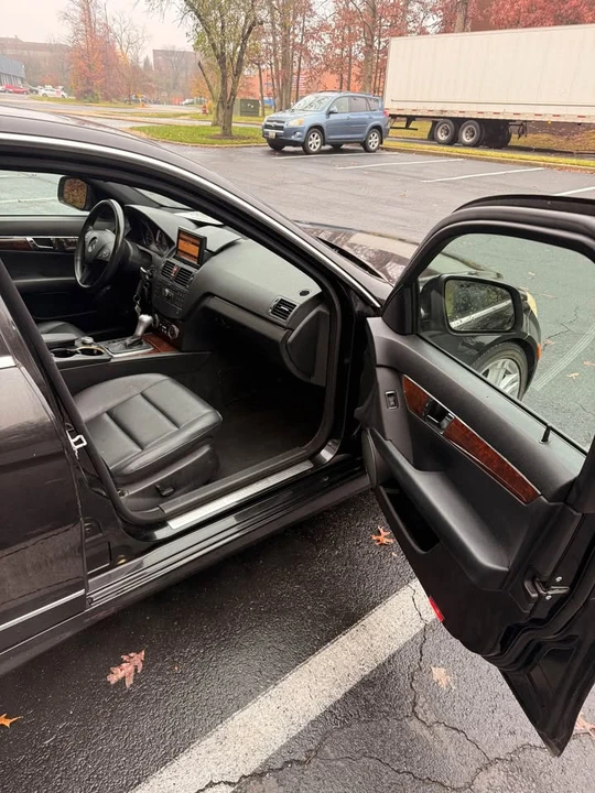 2009 Mercedes-Benz W204 C-Class - Image 11 of 20