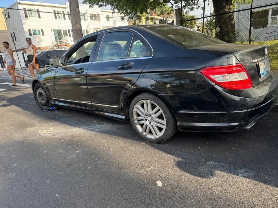 2009 Mercedes-Benz W204 C-Class - Image 2 of 9