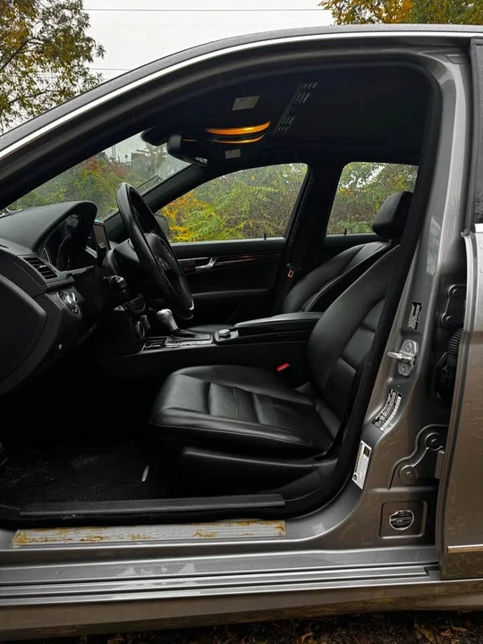 2009 Mercedes-Benz W204 C-Class - Image 9 of 10