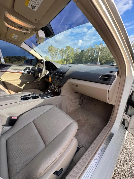 2009 Mercedes-Benz W204 C-Class - Image 10 of 17