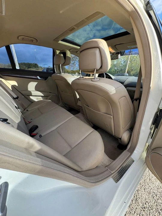 2009 Mercedes-Benz W204 C-Class - Image 11 of 17