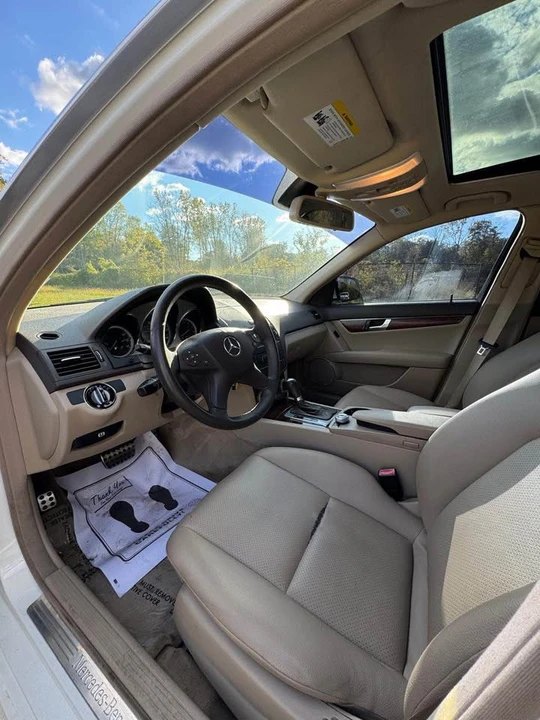 2009 Mercedes-Benz W204 C-Class - Image 8 of 17