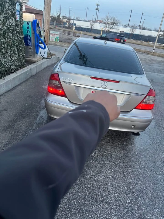 2009 Mercedes-Benz E-Class - Image 2 of 10