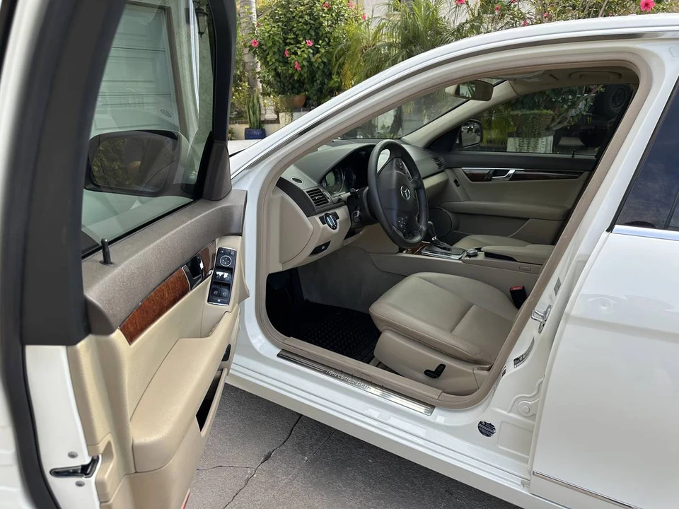 2009 Mercedes-Benz W204 C-Class - Image 9 of 23