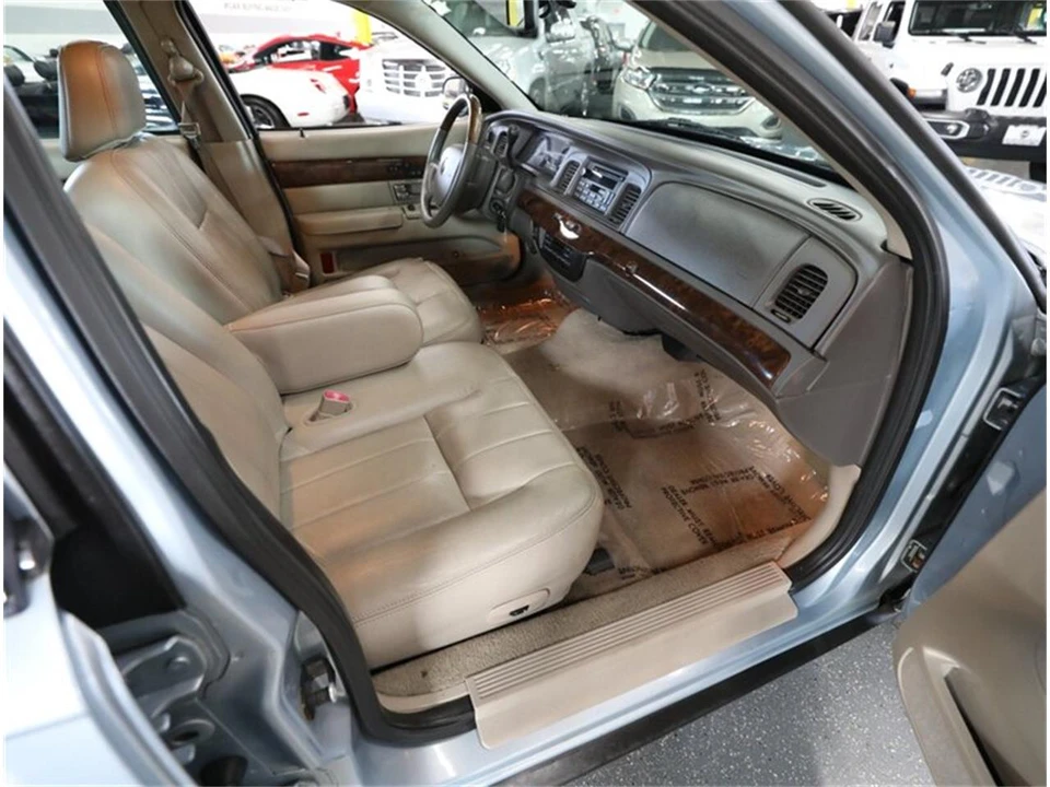 2009 Mercury Grand Marquis - Image 18 of 31
