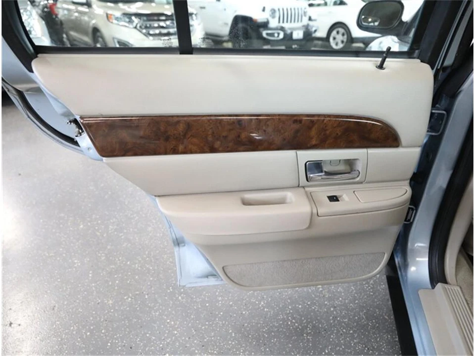2009 Mercury Grand Marquis - Image 24 of 31