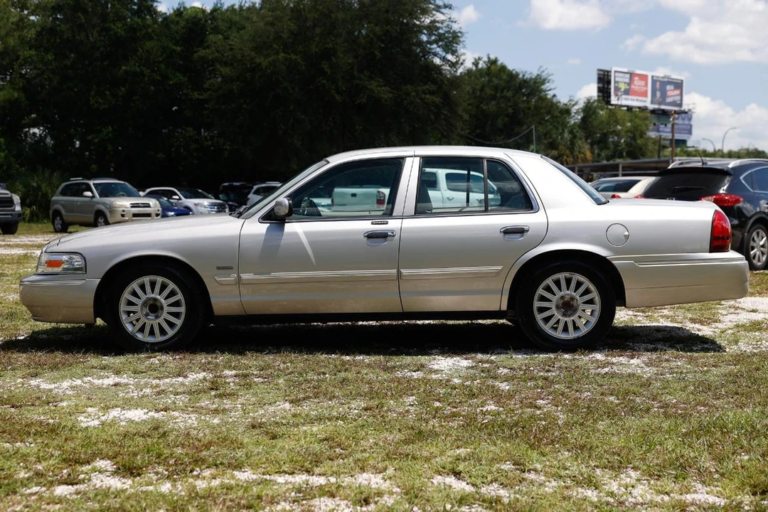 2009 Mercury Grand Marquis - Image 3 of 31