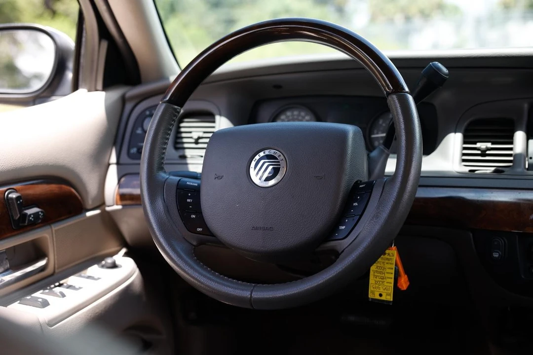 2009 Mercury Grand Marquis - Image 26 of 31