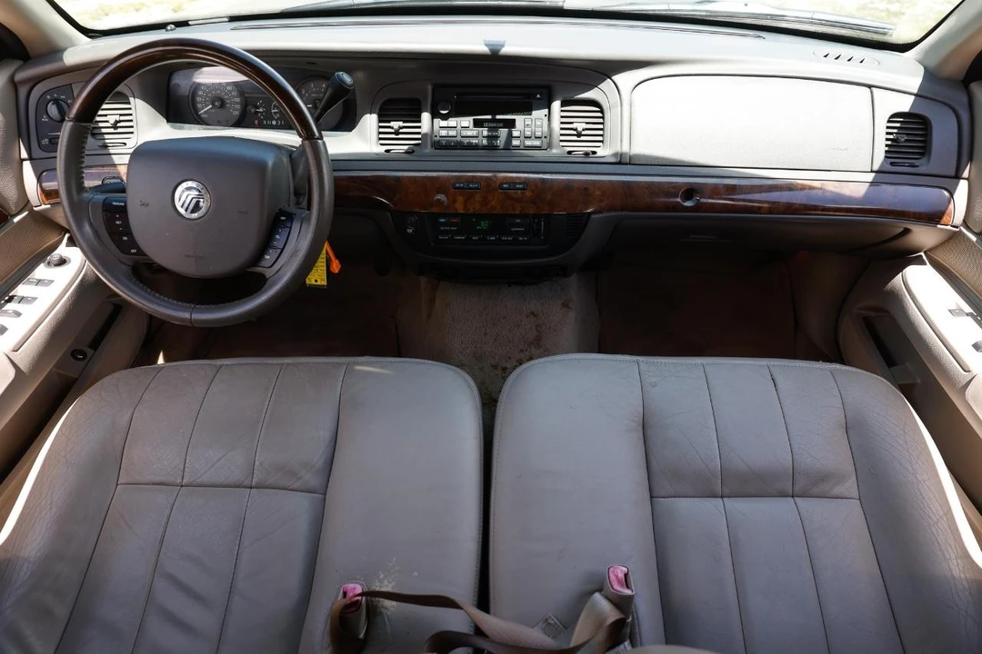2009 Mercury Grand Marquis - Image 2 of 31