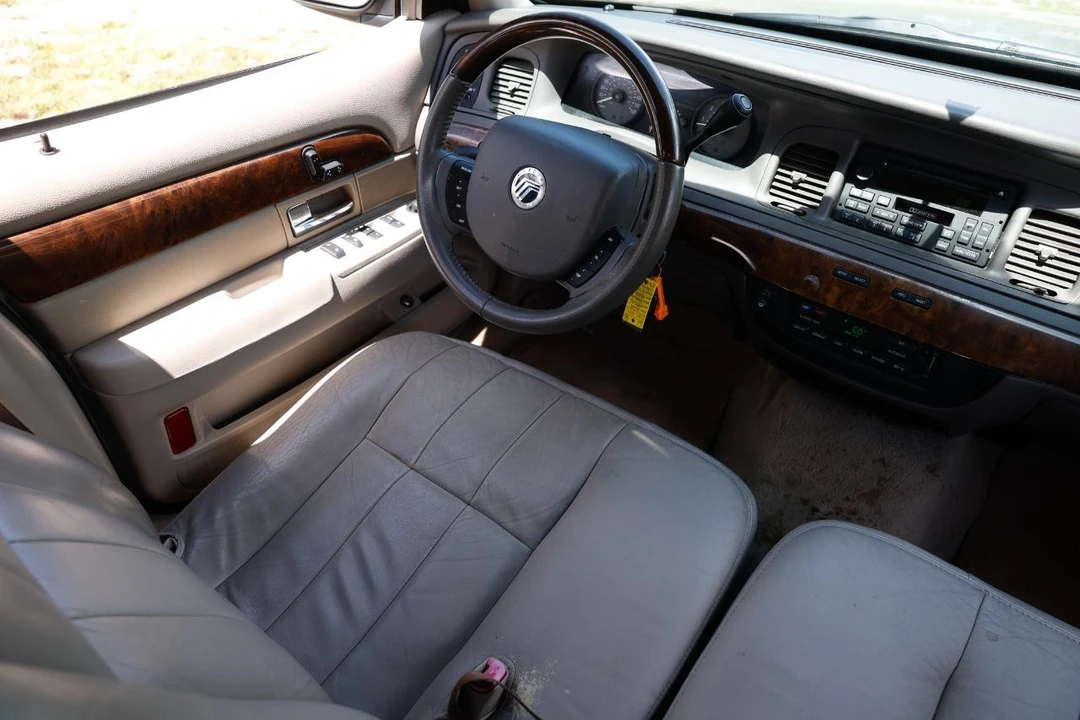 2009 Mercury Grand Marquis - Image 20 of 31