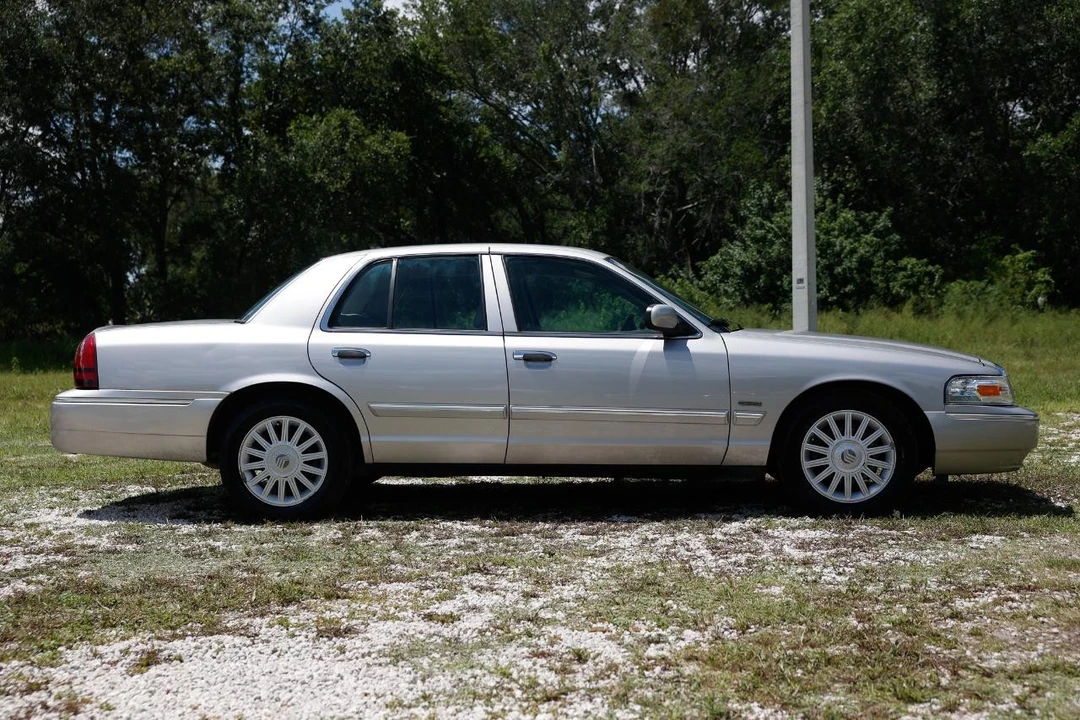 2009 Mercury Grand Marquis - Image 13 of 31
