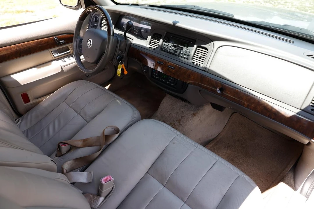 2009 Mercury Grand Marquis - Image 16 of 31