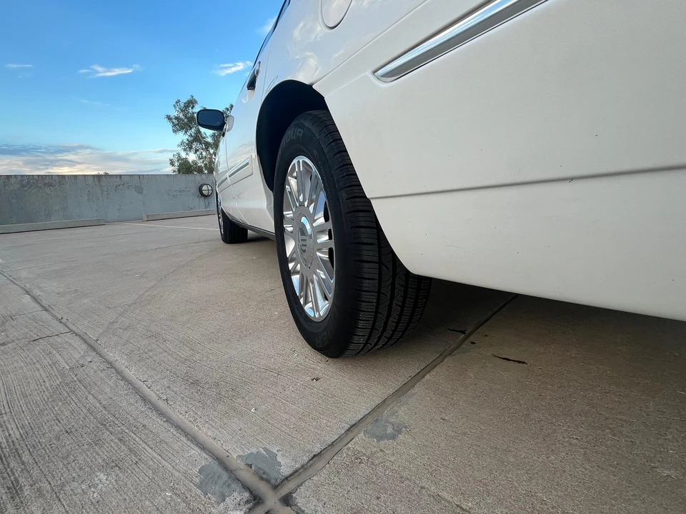2009 Mercury Grand Marquis - Image 29 of 31
