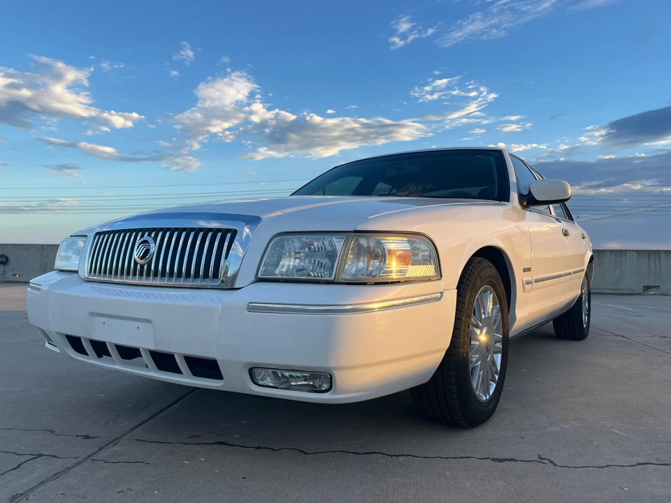 2009 Mercury Grand Marquis - Image 10 of 31