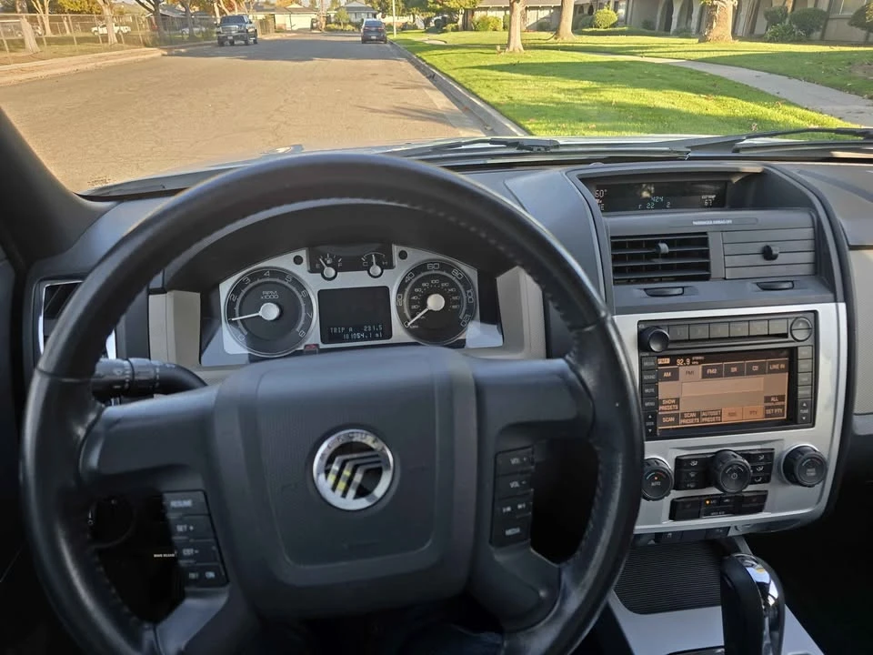 2009 Mercury Mariner - Image 2 of 8