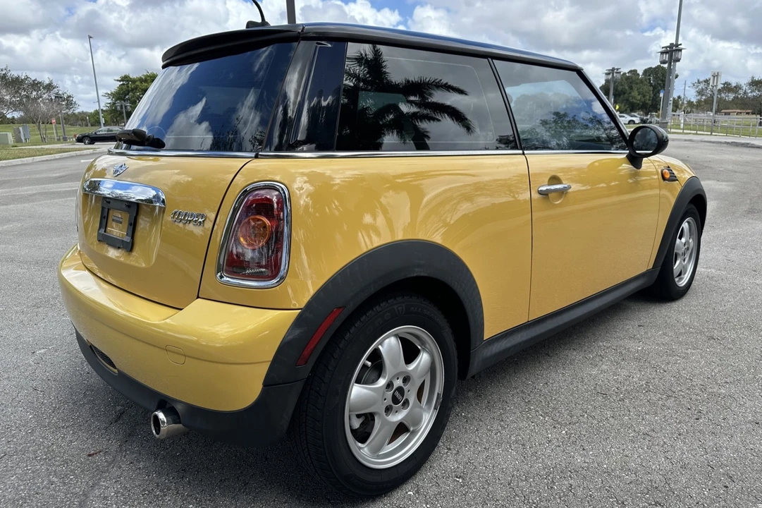2009 Mini Mini 2nd Gen - Image 2 of 7