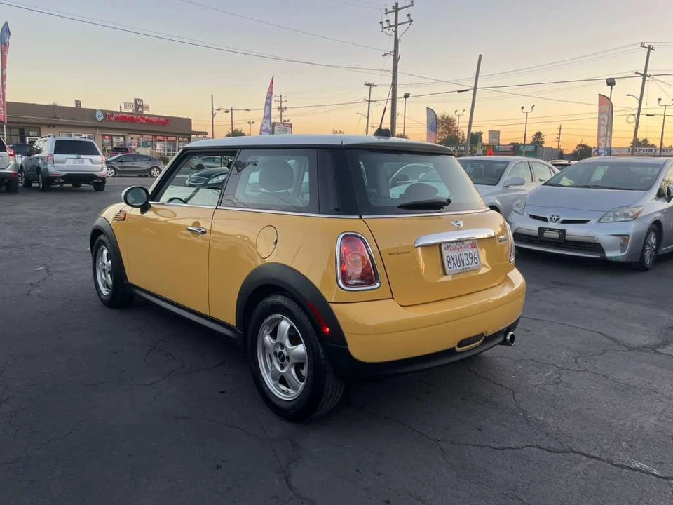2009 Mini Mini 2nd Gen - Image 4 of 17