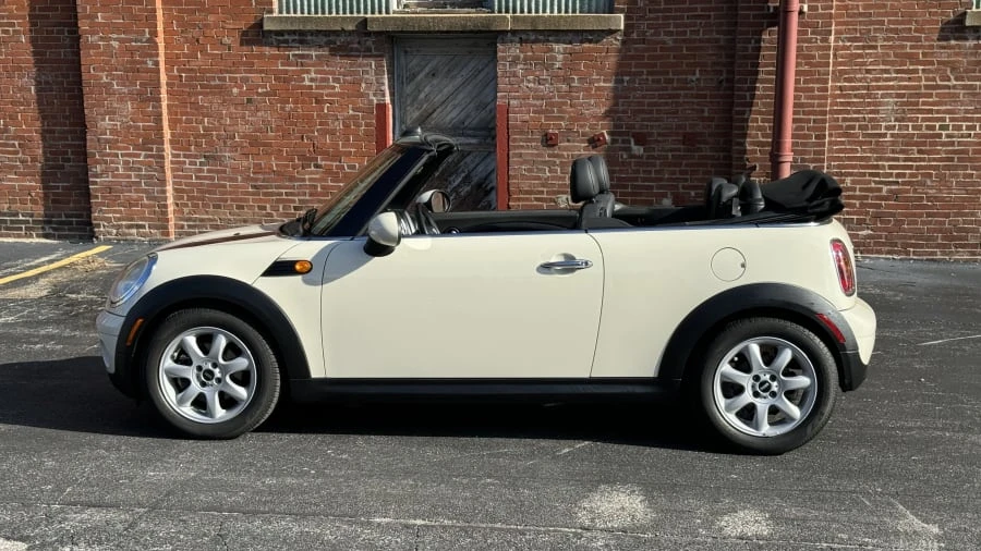 2009 Mini Mini 2nd Gen - Image 2 of 12