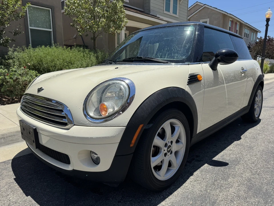 2009 Mini Mini 2nd Gen - Image 2 of 26