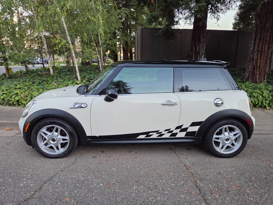 2009 Mini Mini 2nd Gen - Image 2 of 20