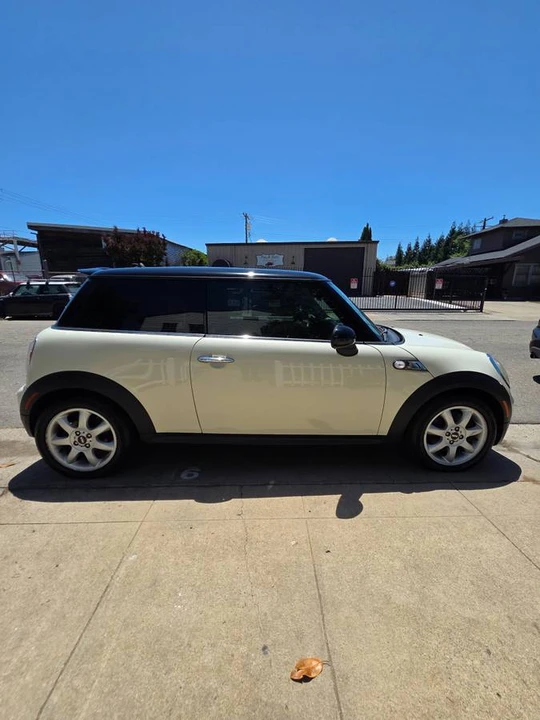 2009 Mini Mini 2nd Gen - Image 2 of 9