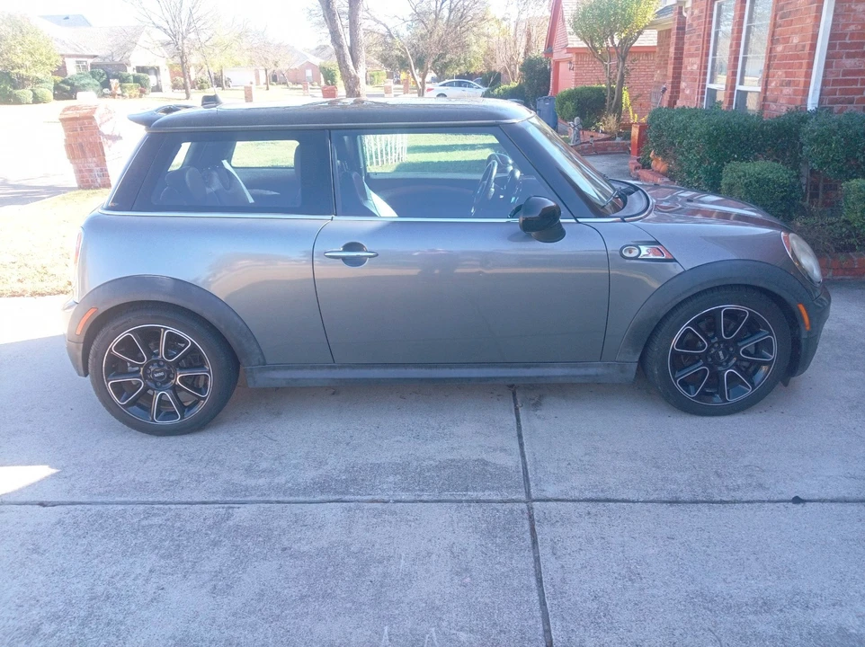 2009 Mini Mini 2nd Gen - Image 2 of 12