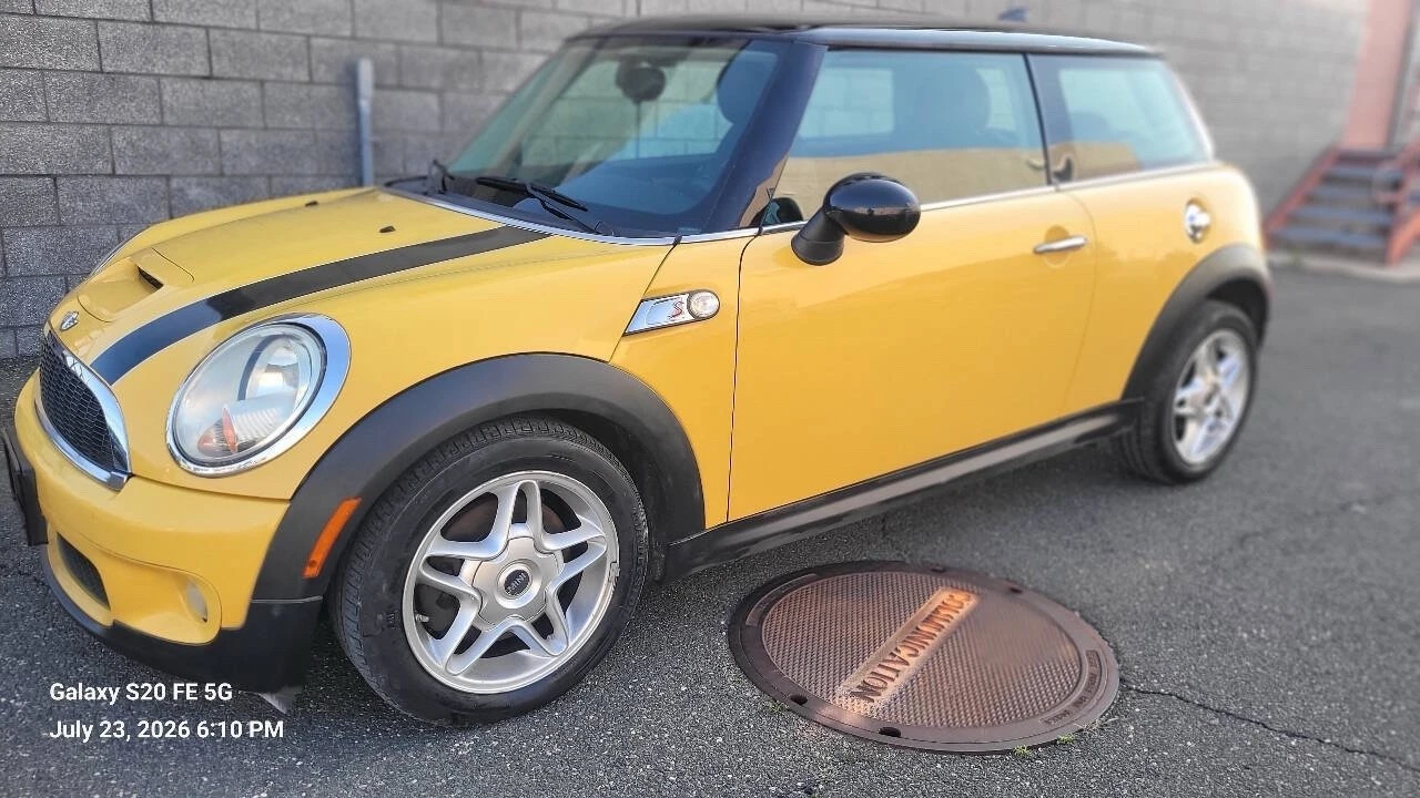 2009 Mini Mini 2nd Gen - Image 2 of 24