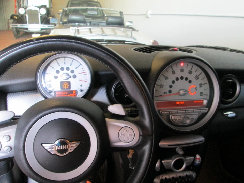 2009 Mini Mini 2nd Gen - Image 2 of 12