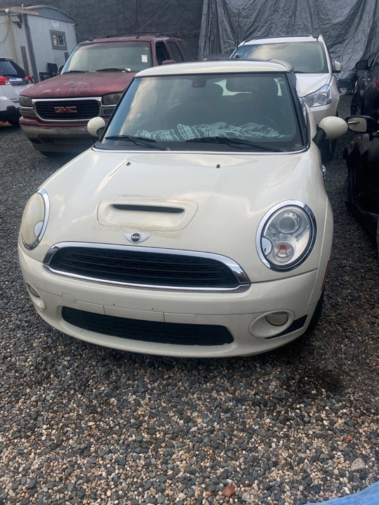 2009 Mini Mini 2nd Gen - Image 2 of 3