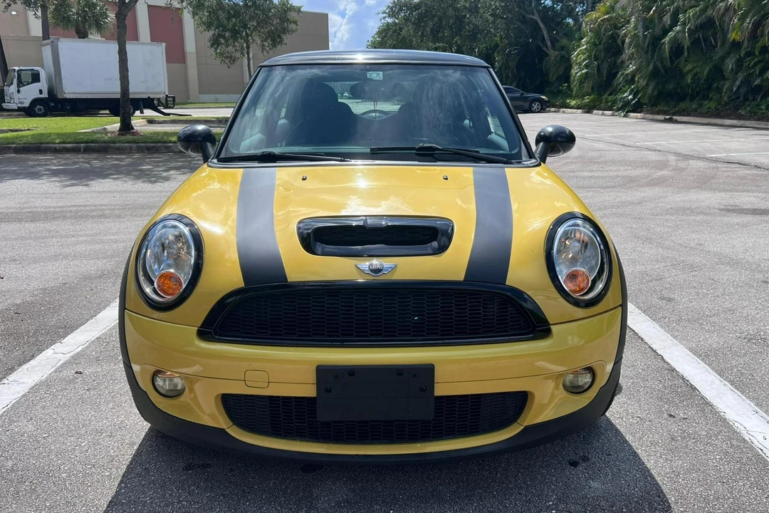2009 Mini Mini 2nd Gen - Image 2 of 31