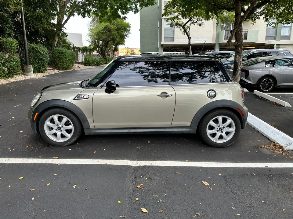 2009 Mini Mini 2nd Gen - Image 3 of 12