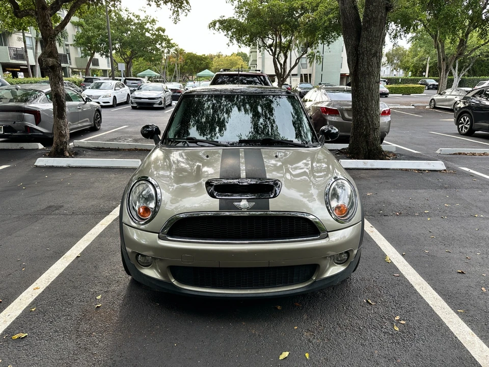 2009 Mini Mini 2nd Gen - Image 2 of 12
