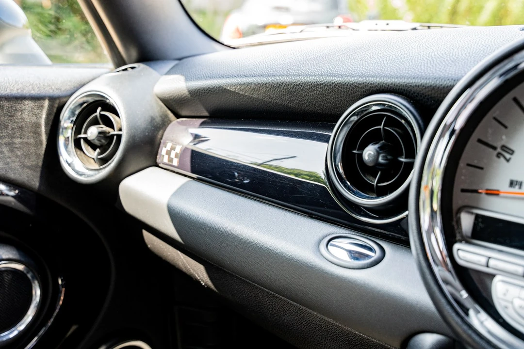 2009 Mini Mini John Cooper Works 2nd Gen - Image 27 of 30