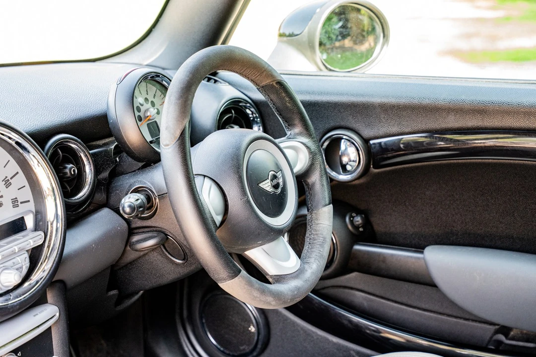 2009 Mini Mini John Cooper Works 2nd Gen - Image 19 of 30