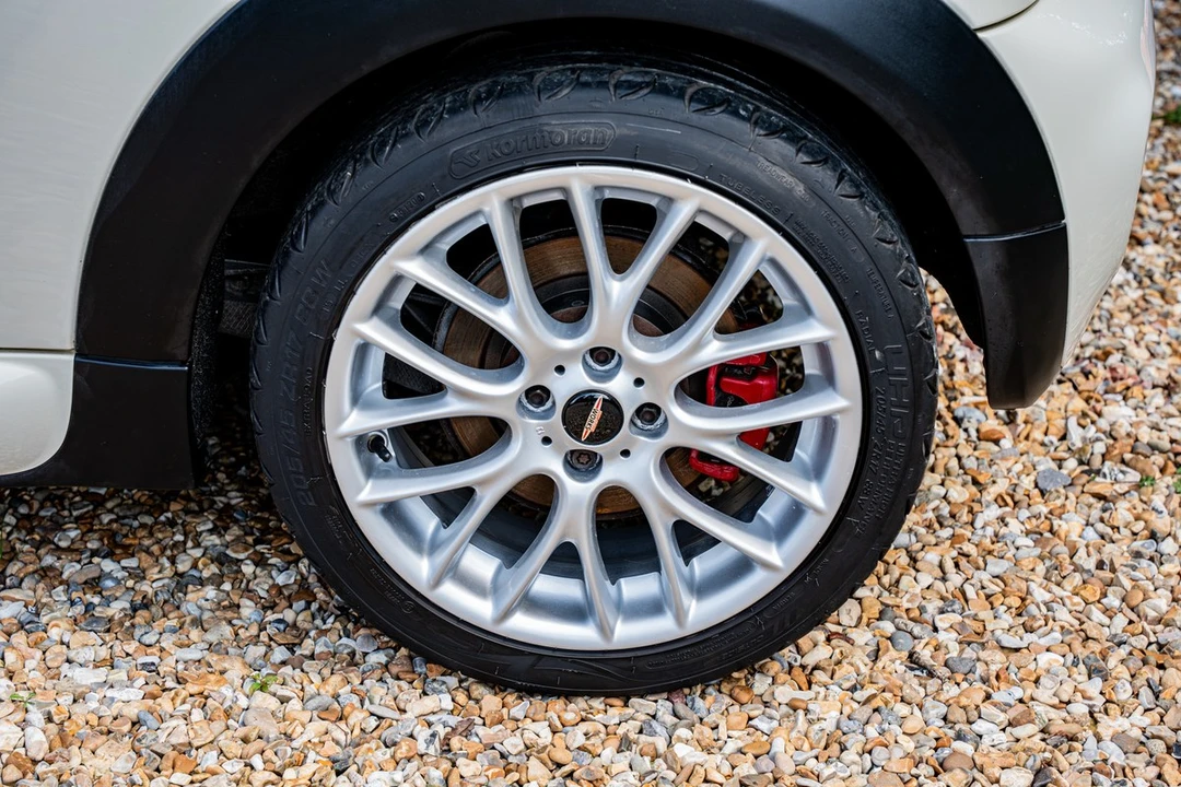 2009 Mini Mini John Cooper Works 2nd Gen - Image 17 of 30