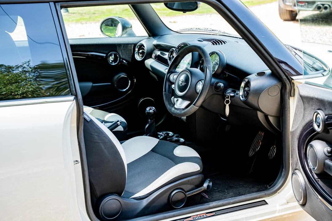 2009 Mini Mini John Cooper Works 2nd Gen - Image 5 of 30