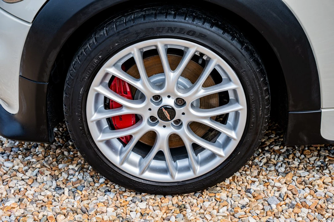 2009 Mini Mini John Cooper Works 2nd Gen - Image 16 of 30
