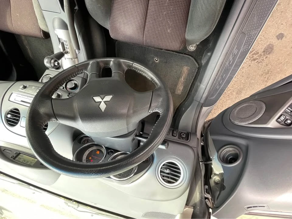2009 Mitsubishi Eclipse 4th Gen - Image 5 of 8