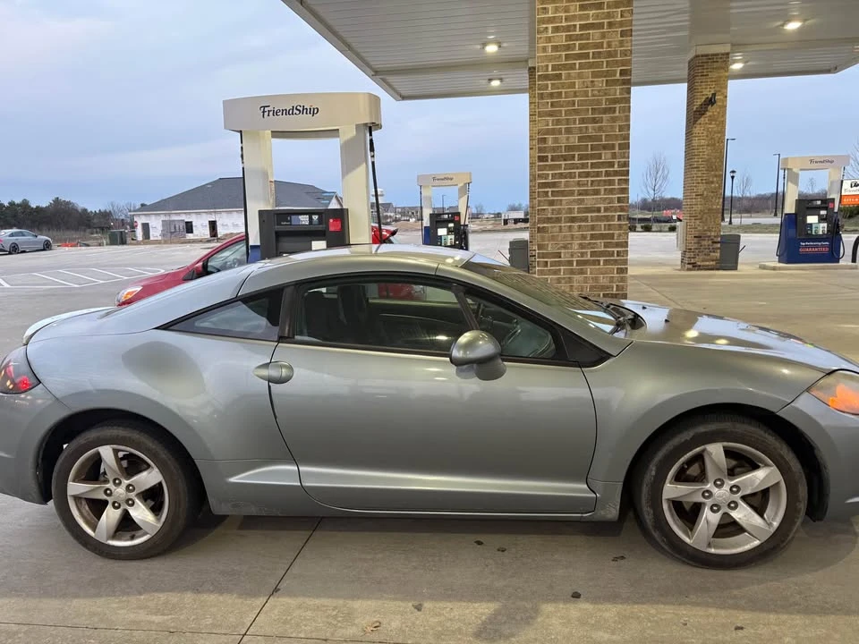 2009 Mitsubishi Eclipse 4th Gen - Image 2 of 11