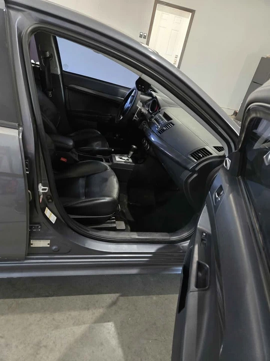 2009 Mitsubishi Lancer - Image 14 of 17