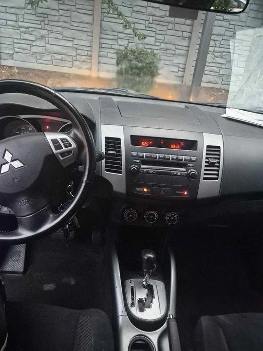 2009 Mitsubishi Outlander - Image 3 of 18