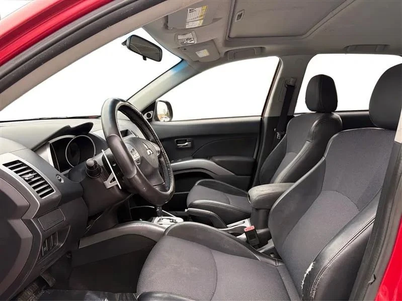 2009 Mitsubishi Outlander - Image 9 of 12