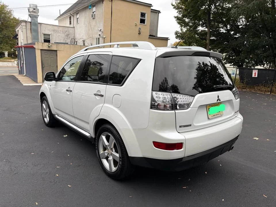 2009 Mitsubishi Outlander - Image 3 of 8