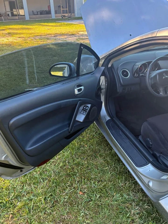 2009 Mitsubishi Eclipse 4th Gen - Image 3 of 11